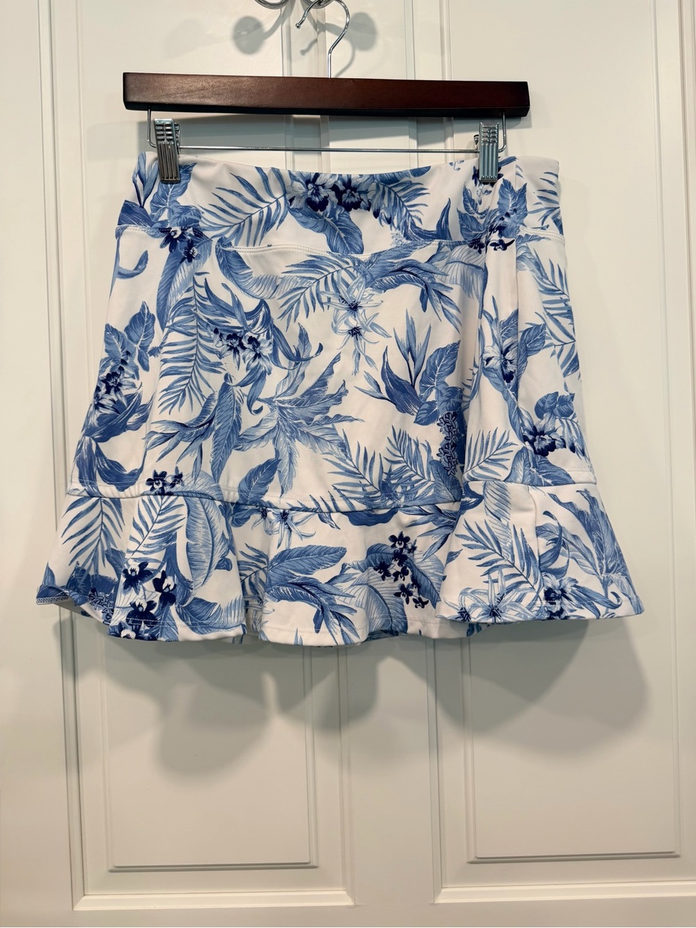 Tommy Bahama Floral Print Ruffle Hem - Blue/White golf skort